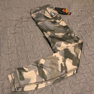 Crop leggings with pockets